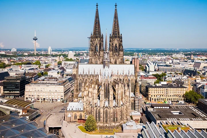 Köln Gezilecek Yerler Rehberi: Tarih, Sanat ve Nehir Kıyısı Keşfi