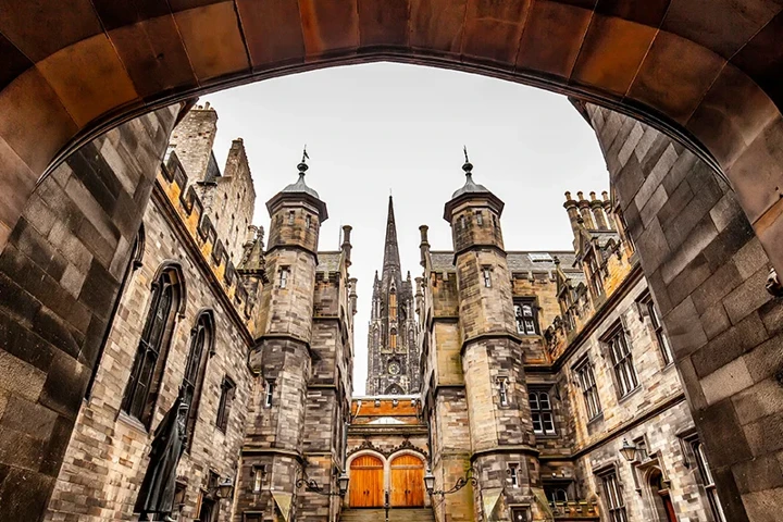 Edinburgh Gezilecek Yerler Rehberi: Kale, Sokaklar ve Şehir Manzaraları