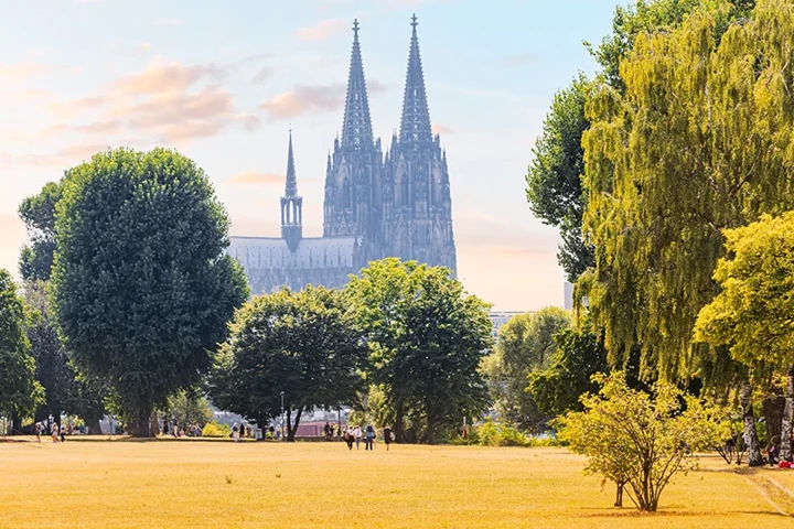 Köln Gezilecek Yerler Rehberi: Tarih, Sanat ve Nehir Kıyısı Keşfi