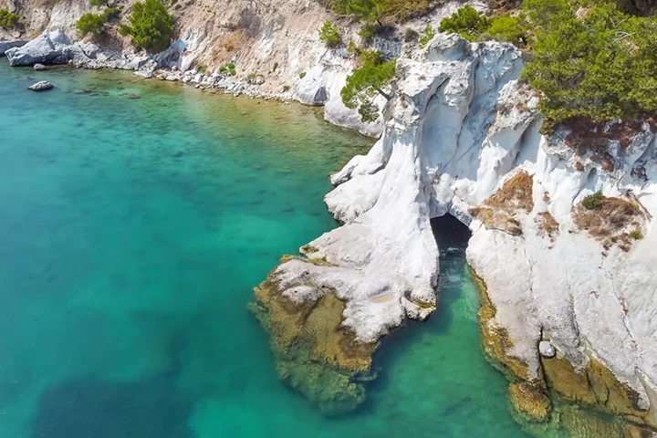 Karaburun Gezilecek Yerler Rehberi: Doğa, Koylar ve Sakin Ege Rotaları