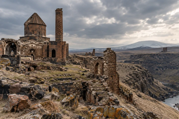 Ani Harabeleri Gezi Rehberi: Kars’ın Tarihi Şehri, Katedraller ve Sınır Rotası