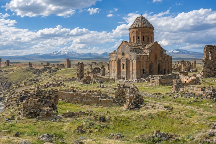 Ani Harabeleri Gezi Rehberi: Kars’ın Tarihi Şehri, Katedraller ve Sınır Rotası